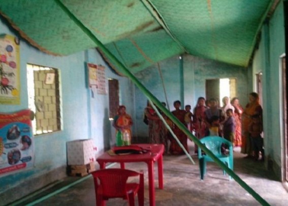 Risky shape of Anganwadi center remains unsafe for the children: Wrecking of Govt. funds Risky shape of Anganwadi center remains unsafe for the children: Wrecking of Govt. funds